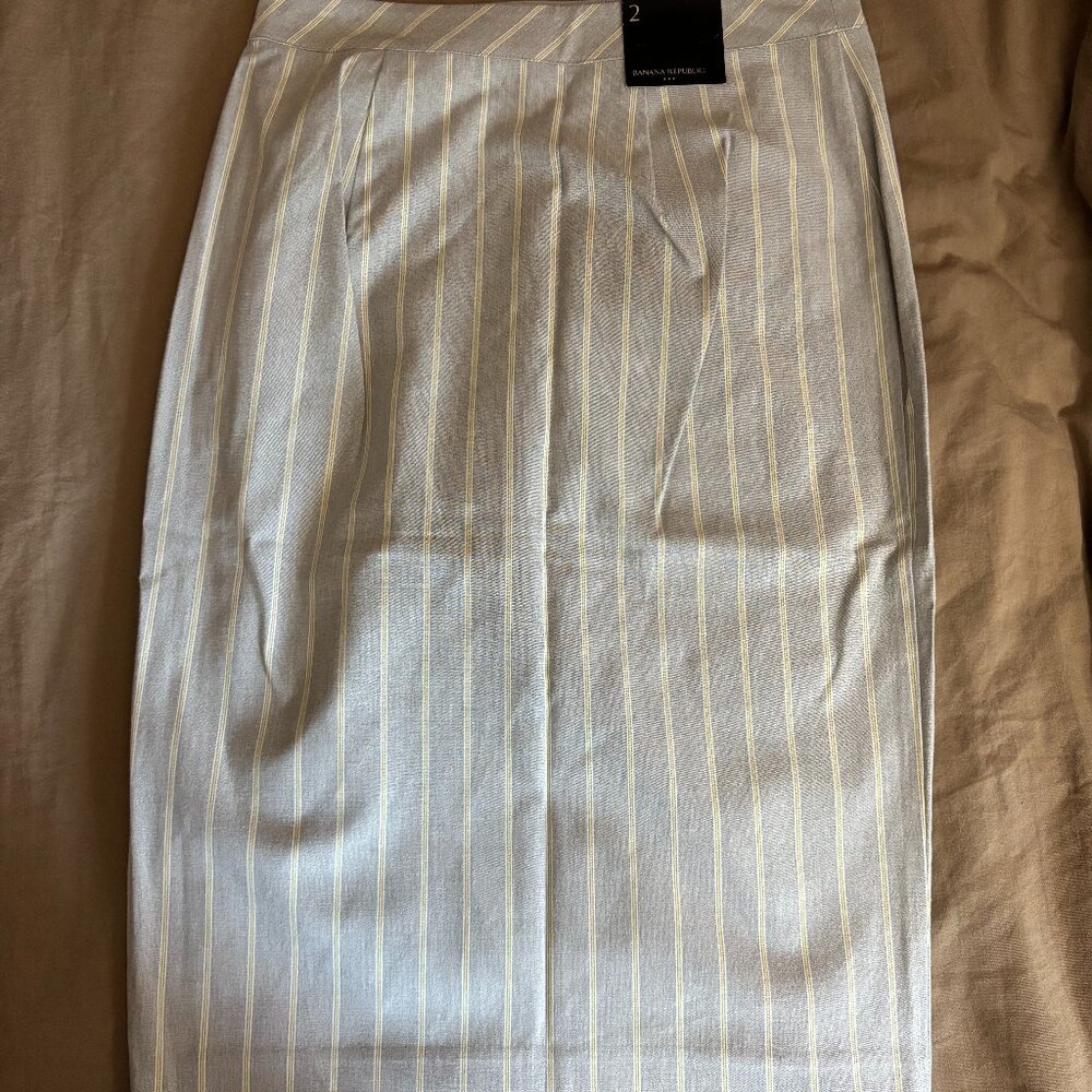 Banana Republic Pencil Skirt - Picture 2 of 5